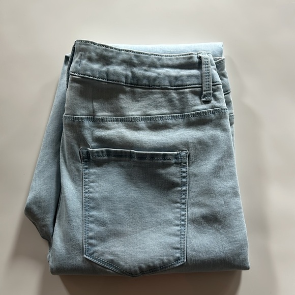 Forever 21 Light Blue Jeans - Picture 1 of 10